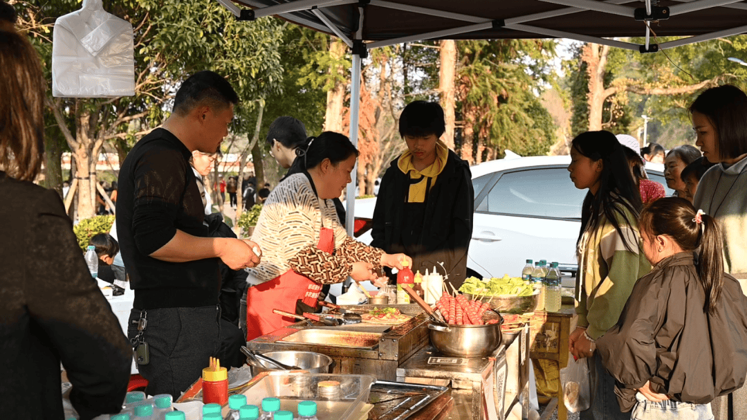 锁庄埠露营的诗意秘境！开元棋牌试玩奔赴山野解(图6)